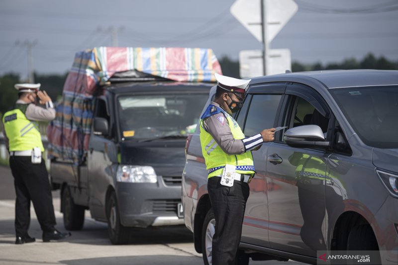 Penyekatan Pemudik Di Pintu Tol Keramasan