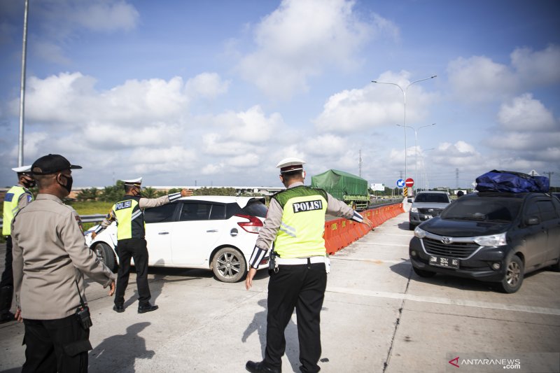 Penyekatan Pemudik Di Pintu Tol Keramasan