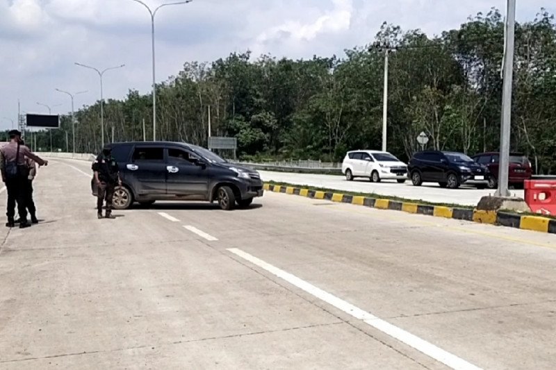 Polres Mesuji putar balik puluhan  kendaraan ke arah Palembang