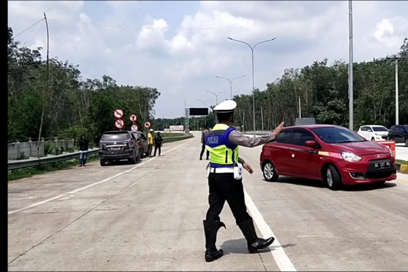 Polres Mesuji putar balik puluhan  kendaraan ke arah Palembang