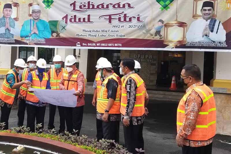 PUPR Kalteng siagakan alat berat di ruas jalan rawan banjir dan longsor