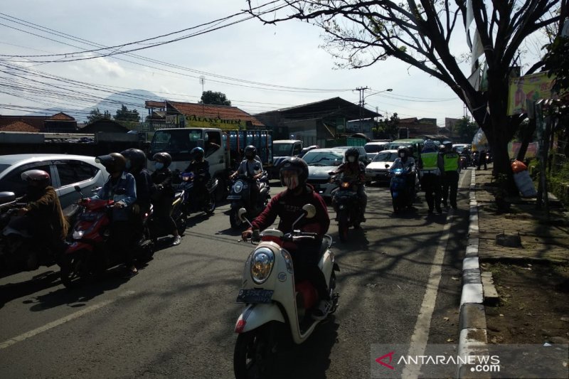 Penyekatan mudik di Cibiru sempat timbulkan kemacetan