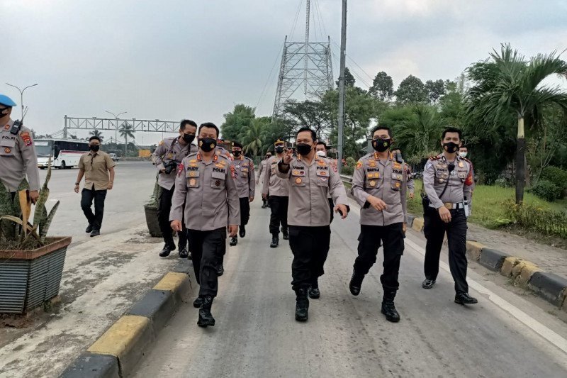 Kepala Polda Banten pastikan arus angkutan pasokan logistik Jawa-Sumatera lancar