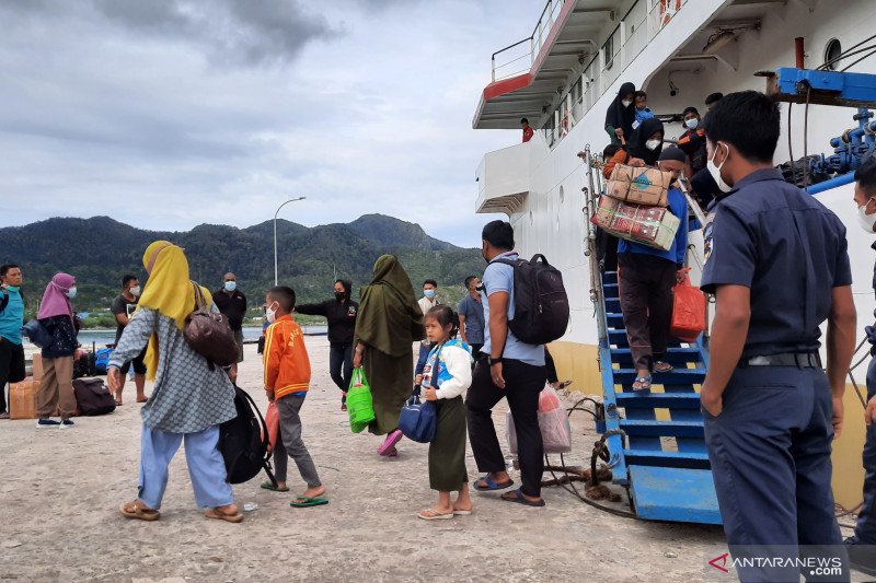 Larang mudik jalur udara Natuna ditutup, pelabuhan terpantau normal