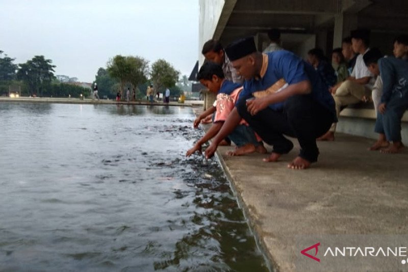 HK Ruas Terpeka ajak anak panti asuhan berwisata edukasi ke Tulangbawang Barat