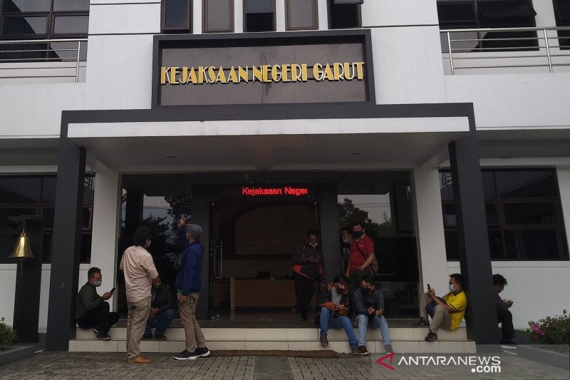 Kejari Garut tetapkan Kades Karyajaya Bayongbong sebagai buronan kasus korupsi