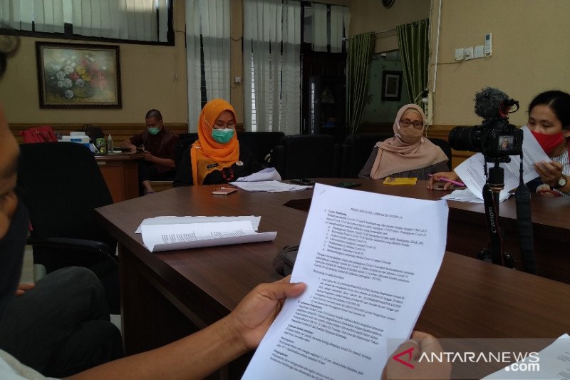Gubernur Mahyeldi surati kepala daerah antisipasi lonjakan sampah COVID-19