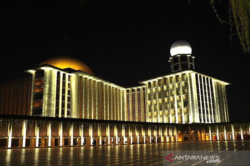 Hoaks! Masjid Istiqlal dipasangi lampu warna-warni seperti diskotek -  ANTARA News