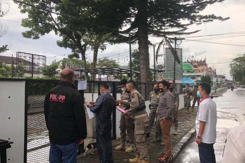 Langgar protokol kesehatan, kafe di Bukittinggi ditutup polisi