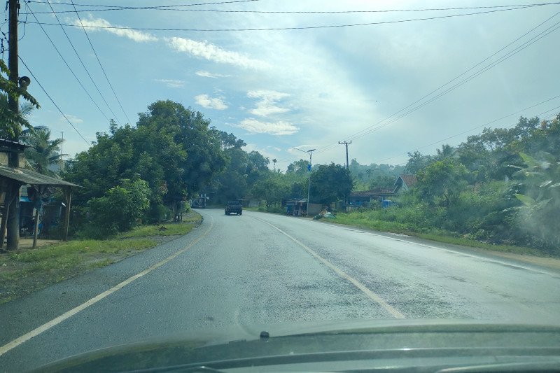 Jalan lintas Sumatera di dominasi truk barang