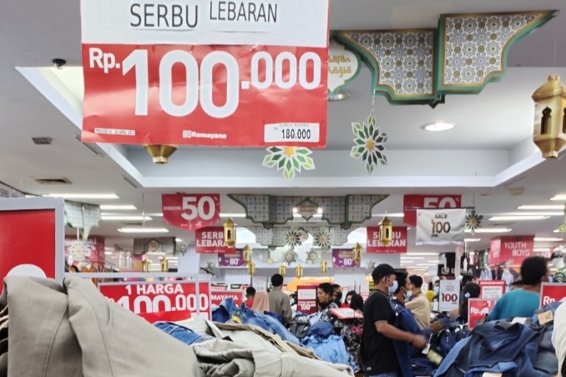 Jelang Lebaran pusat perbelanjaan di Bandarlampung dipadati pengunjung
