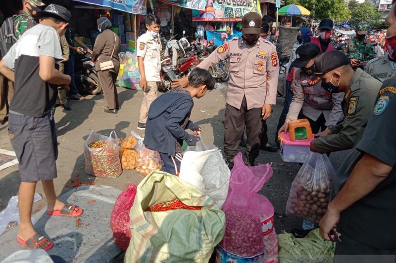 Satgas perketat pengawasan protokol kesehatan di pasar Baturaja