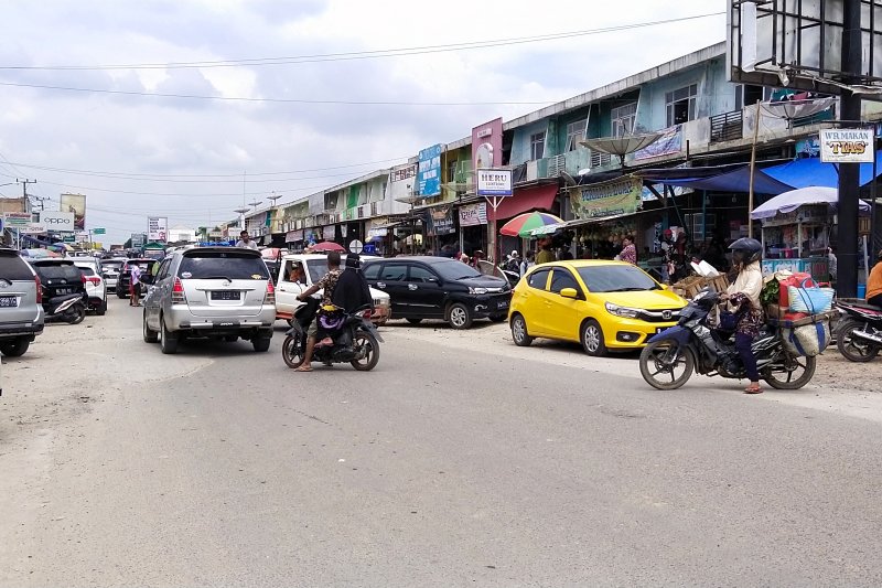 Pasar Simpang Pematang dipadati pengunjung 