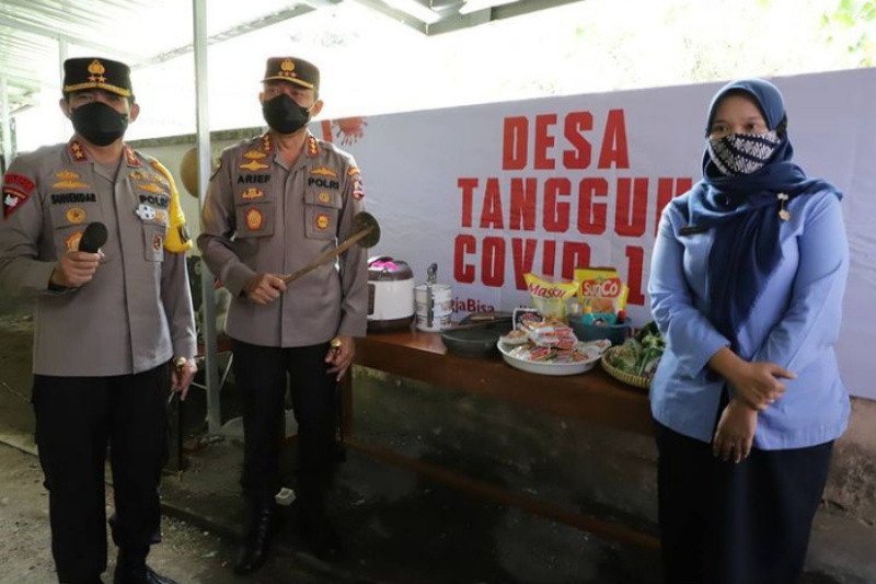 Kabaharkam Polri meninjau pelaksanaan PPKM Mikro di DIY
