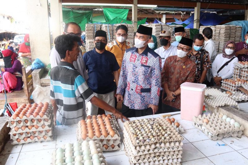 Harga kebutuhan pokok jelang lebaran di Mataram stabil