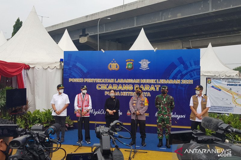 Kapolri tinjau pos penyekatan mudik di Cikarang Barat