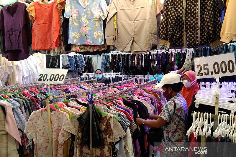  Pedagang baju  bekas Pasar Senen raup omzet hingga Rp12 