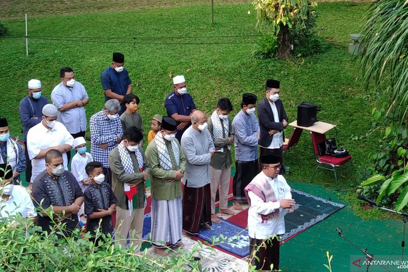 Baswedan melakukan sholat Idul Fitri di rumah di bawah protokol COVID-19