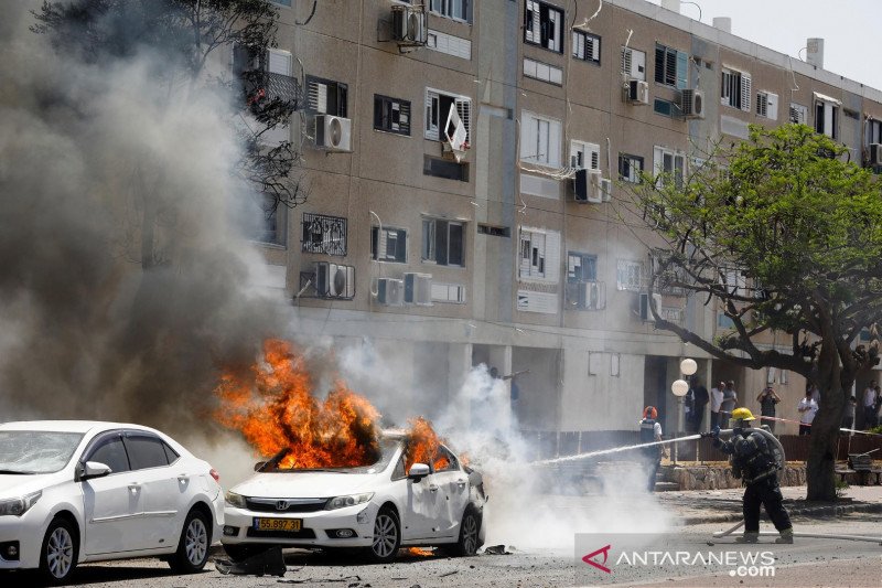Serangan udara dari Hamas meningkat, Israel kerahkan pasukan di sepanjang Gaza