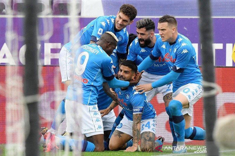 Napoli menang atas Fiorentina, depak Juve dari empat besar