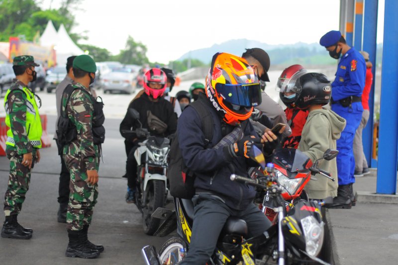 Puluhan kendaraan roda dua diberhentikan di Bakauheni