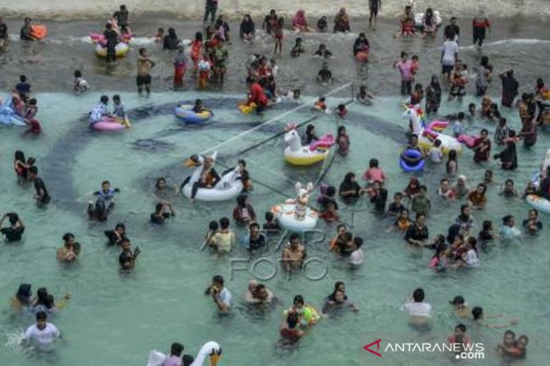 Wisata Ampera Water Park Ramai Pengunjung