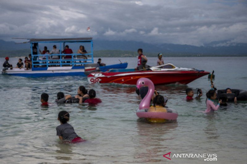Isi libur lebaran dengan wisata pantai di Tanjung Karang