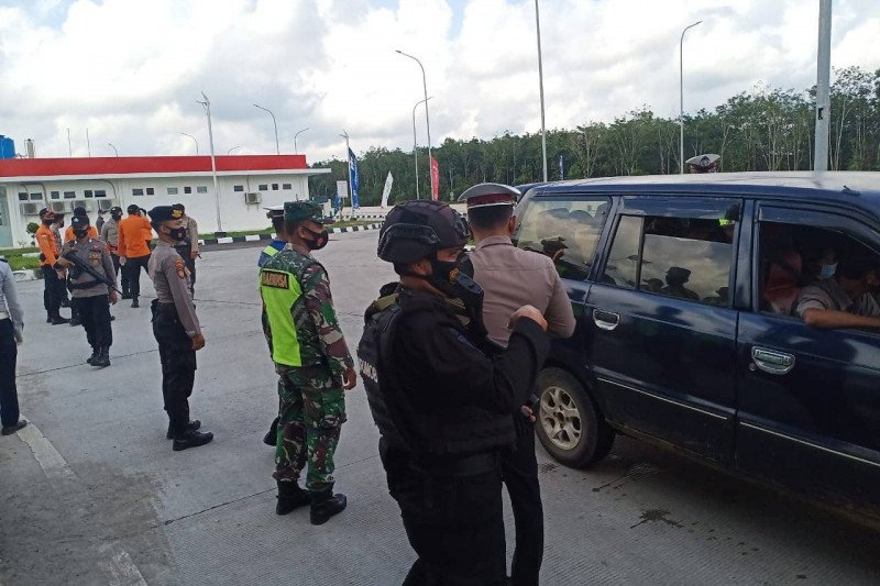 11 orang reaktif COVID-19 saat jalani tes antigen di pos pengetatan