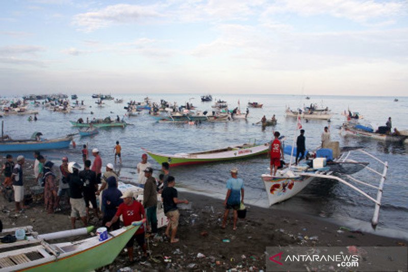 Nelayan kembali melaut setelah libur Idul Fitri