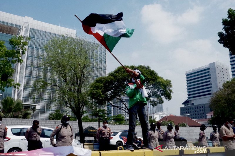 Demonstran unjuk rasa di depan Kedubes AS serukan boikot produk AS dan Israel