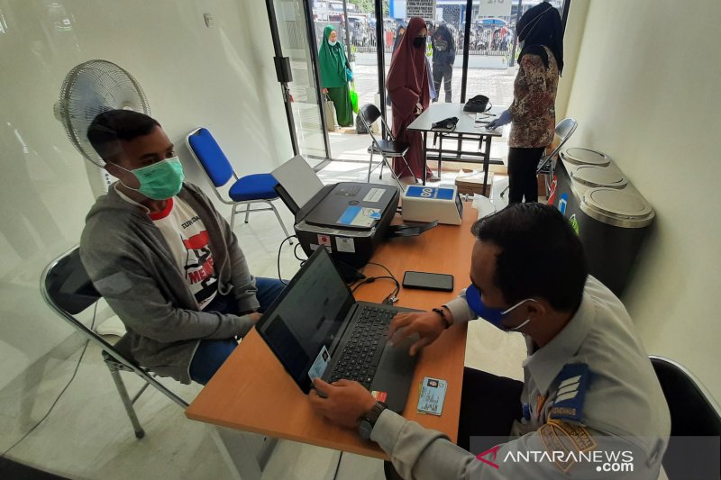 Calon penumpang bus di Terminal Guntur Garut wajib tes antigen