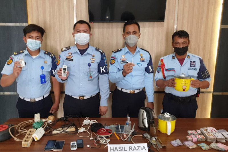 Rutan Bandarlampung temukan ponsel dan uang saat razia di kamar warga binaan