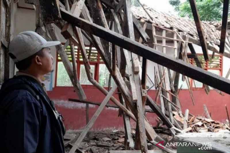 Disdik Cianjur segera bangun kembali ruang kelas SDN Salatri yang ambruk