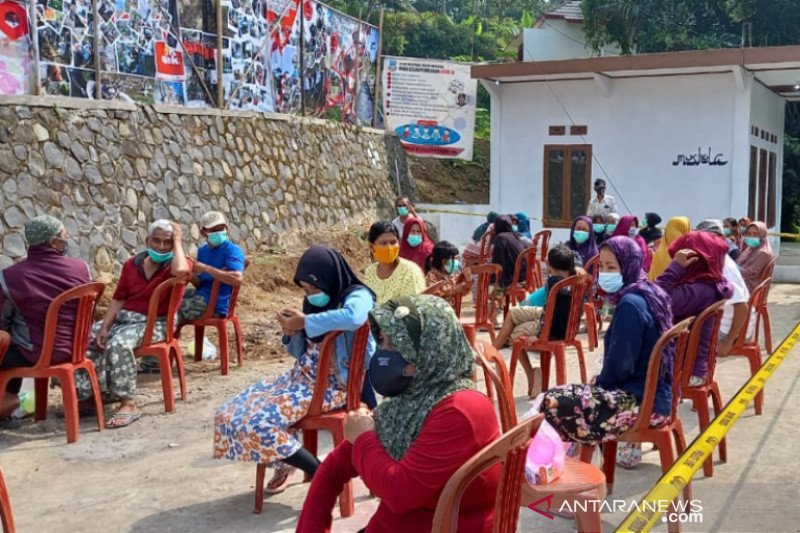 Pemkab Garut siapkan bantuan untuk 35 warga sekampung positif COVID-19