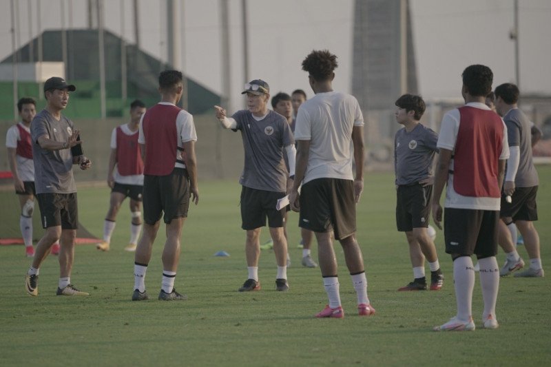 Enam pemain timnas menjalani tambahan latihan di Dubai