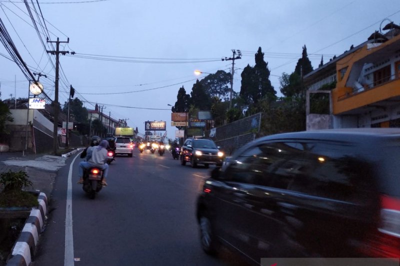 Polres Cianjur tutup jalur menuju Puncak-Cipanas antisipasi macet total