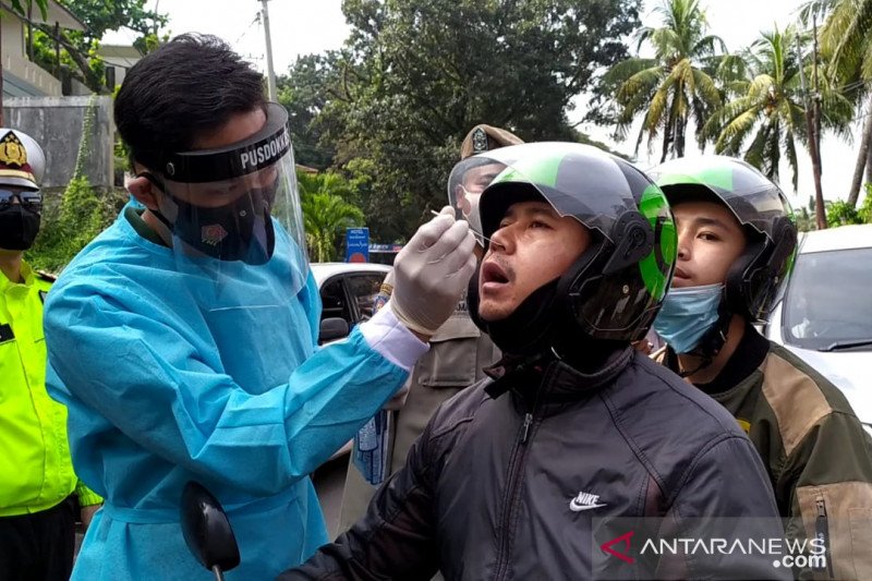 Pemeriksaan antigen massal di Sukabumi jaring 10 wisatawan positif COVID-19