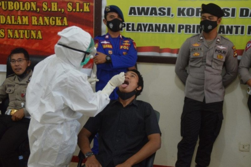 Personel kepolisian di pulau terluar Natuna dites PCR