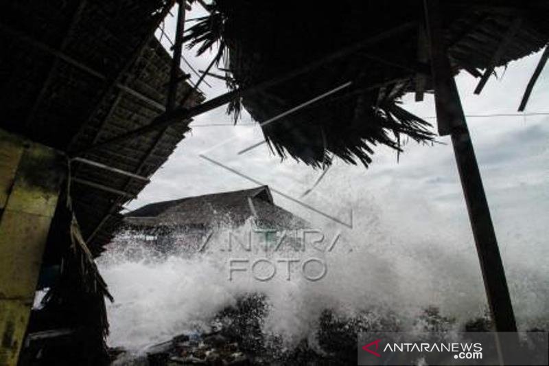 Bangunan Terdampak Gelombang Tinggi