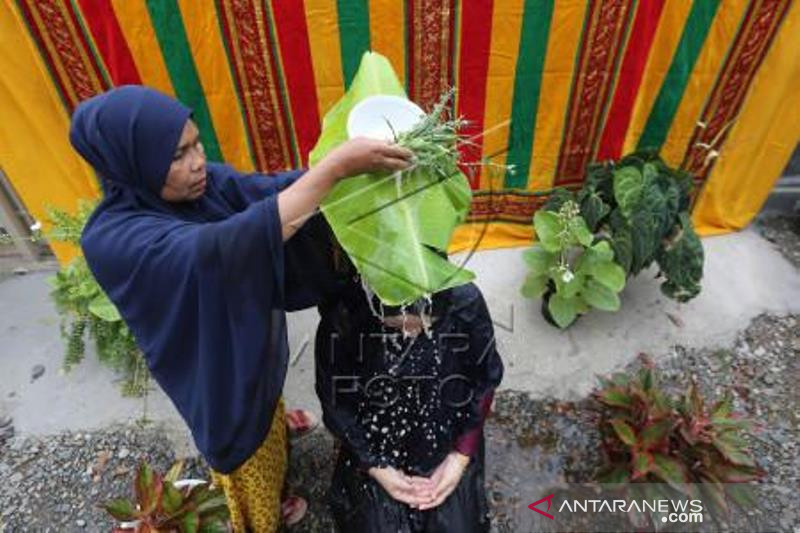 Tradisi Mandi Tujuh Bulanan Di Aceh