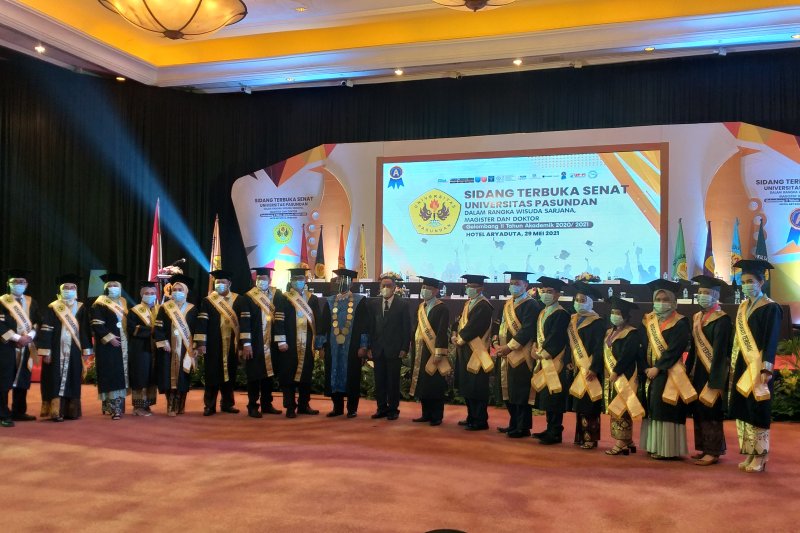 Pandemi membuat mahasiswa Unpas kurang berminat ikut wisuda daring