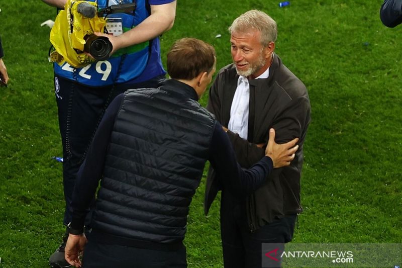 Inggris jatuhkan sanksi dan bekukan aset Roman Abramovic, klub Chelsea terimbas