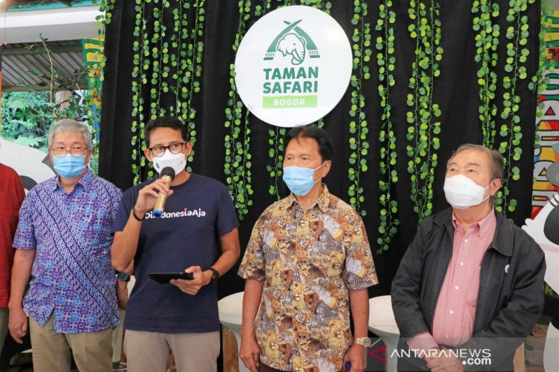 Sandiaga Uno namai gajah di TSI 