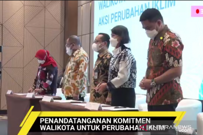 10 kota termasuk Cirebon tanda tangani komitmen perubahan iklim