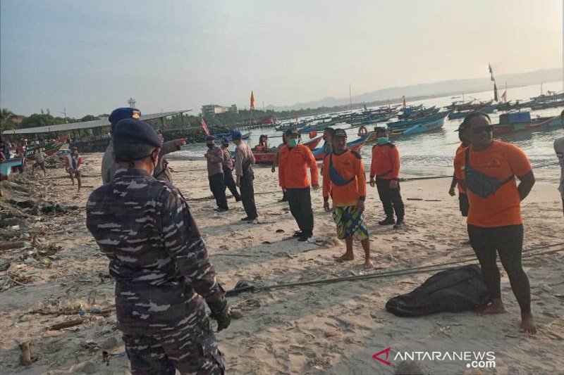 Tiga nelayan hilang setelah kapalnya terbalik saat melaut di perairan Pangandaran