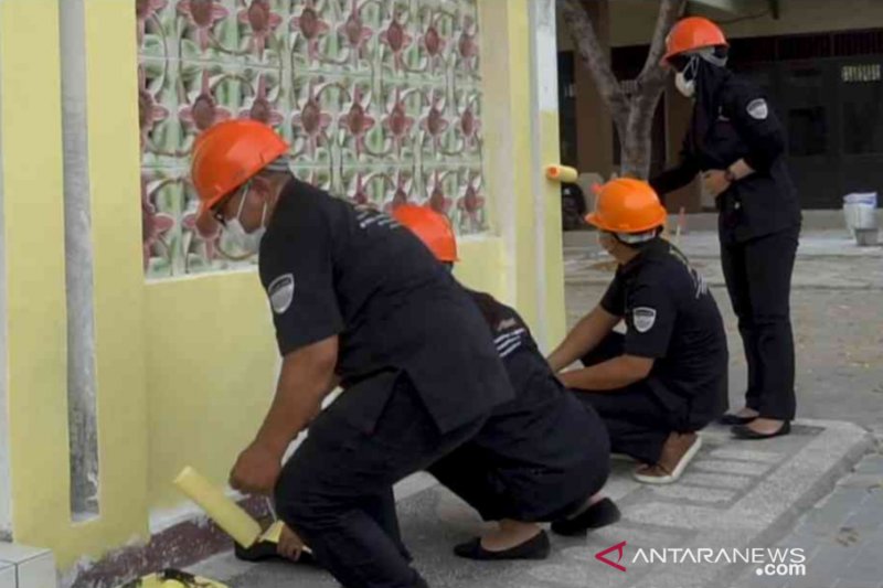 Mushalla Al Barkah Bekasi terima bantuan renovasi