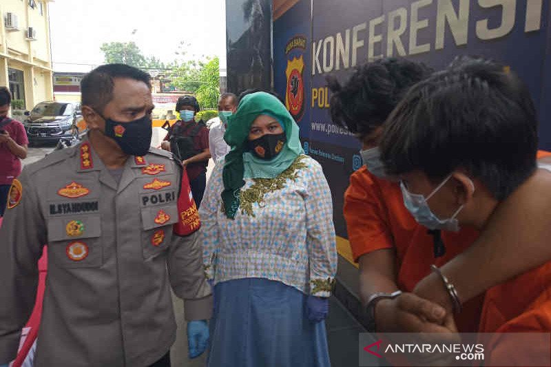 Polisi Cirebon tangkap empat pencuri dengan kekerasan gunakan golok