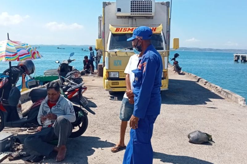 Polairud Polres Loteng sosialisasi prokes dan pembersihan Jalan Kurang Awang