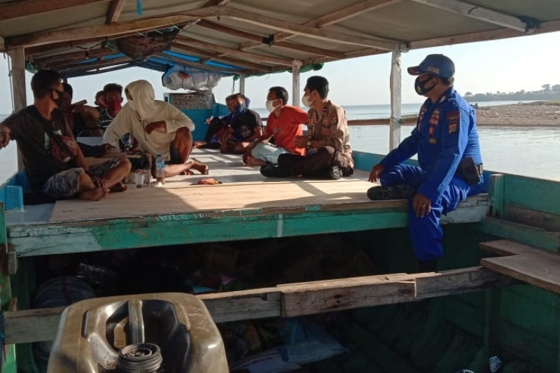 Satpolair Polres Sumbawa imbau penumpang kapal terapkan protokol kesehatan