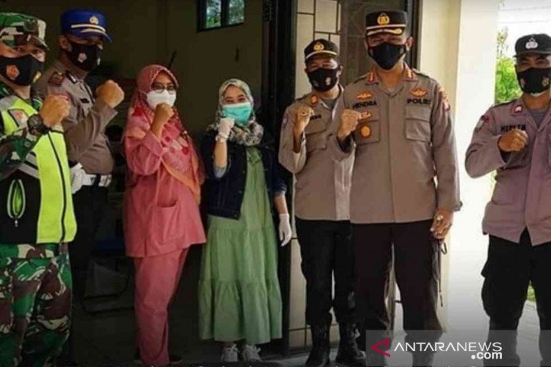 Polres Bekasi gelar vaksinasi COVID-19 massal di wilayah rentan